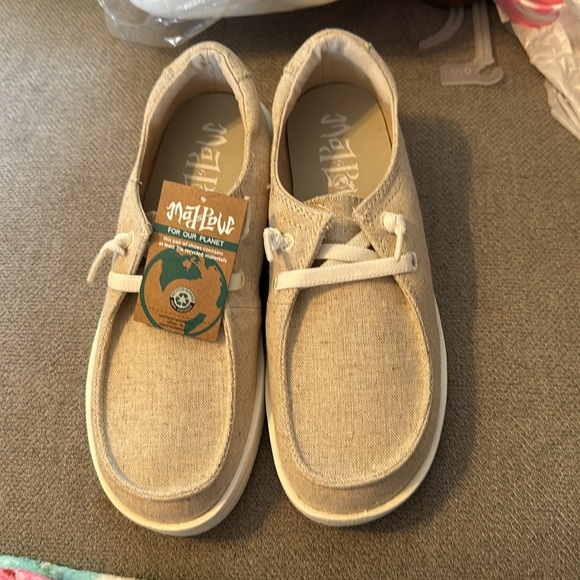 Mad Love Lizzy Tan Slip On Sneaker Size 5 New With Tags - Picture 2 of 2